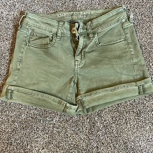 American Eagle hunter green women’s jean shorts.  Size 2. Great condition